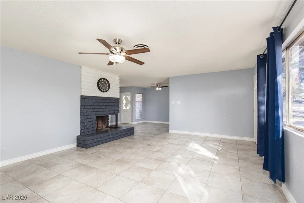 1613 Manhattan, Las Vegas, NV 89106