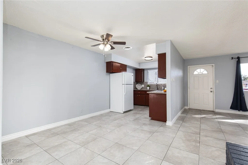 1613 Manhattan, Las Vegas, NV 89106