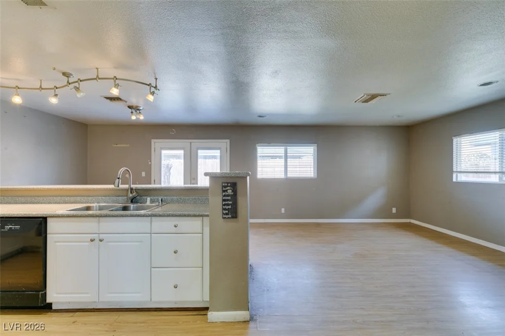 5650 Sea Breeze, Las Vegas, NV 89110