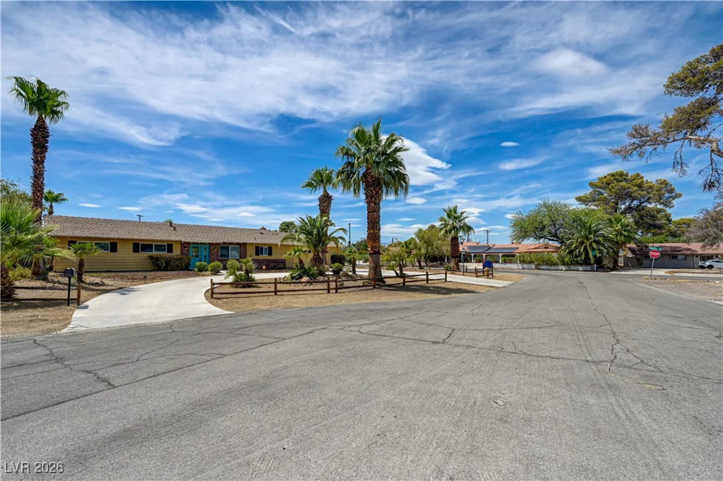 4669 Saddle, Las Vegas, NV 89119
