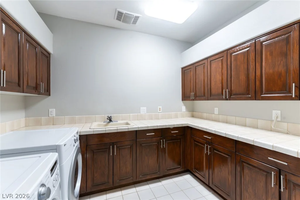 3137 Beach View, Las Vegas, NV 89117