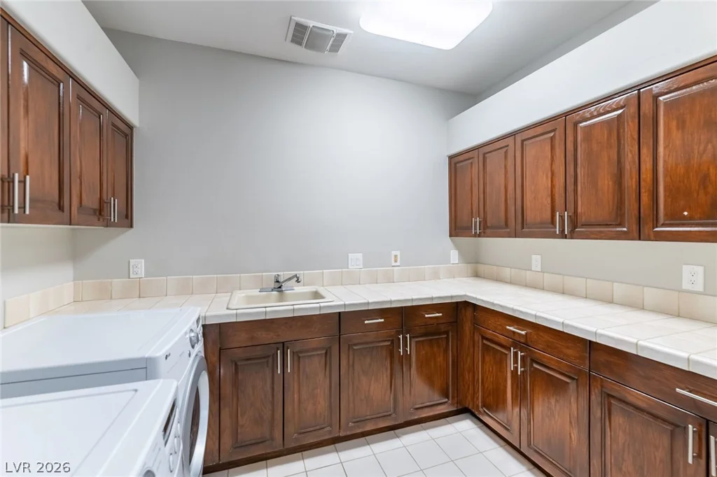 3137 Beach View, Las Vegas, NV 89117