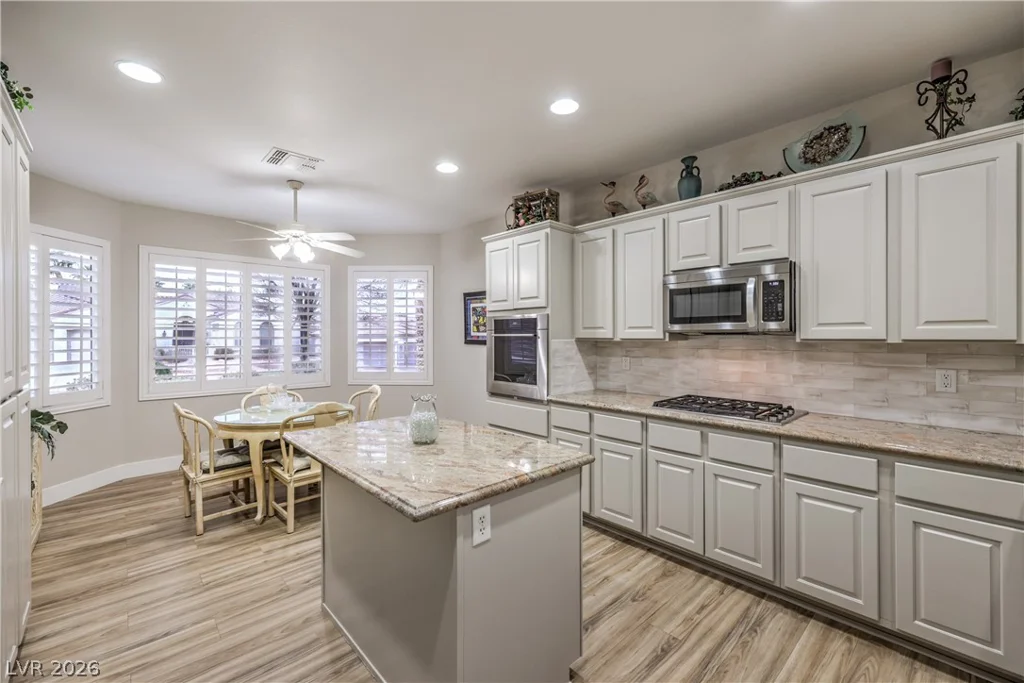 2072 Crown View, Henderson, NV 89052