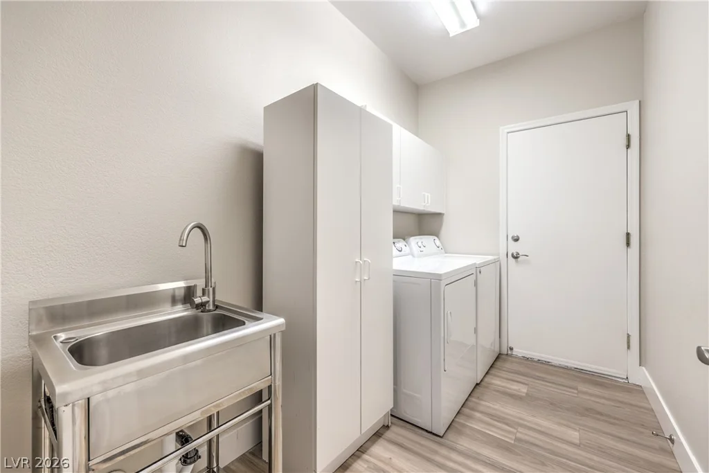 2072 Crown View, Henderson, NV 89052