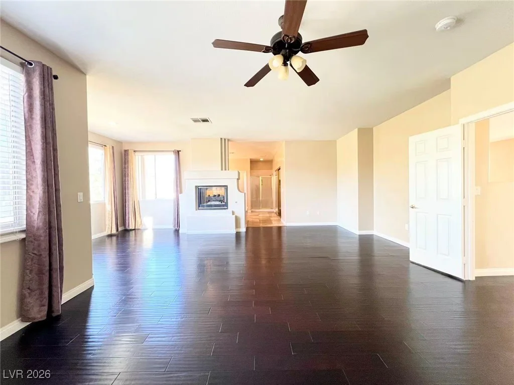 357 Lakewood Garden, Las Vegas, NV 89148
