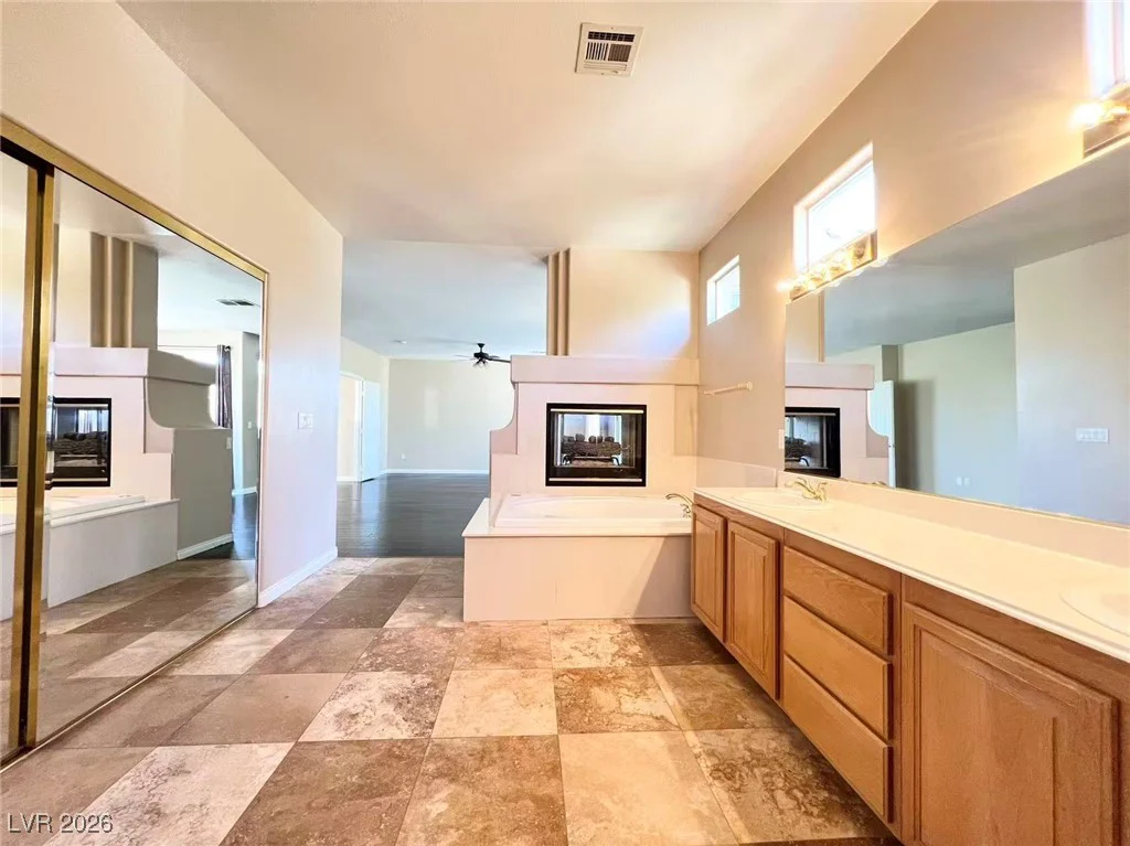 357 Lakewood Garden, Las Vegas, NV 89148