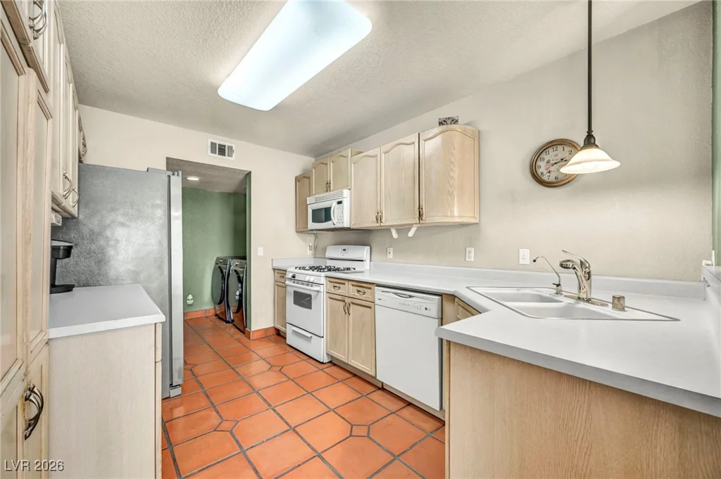 7963 Cina, Las Vegas, NV 89147