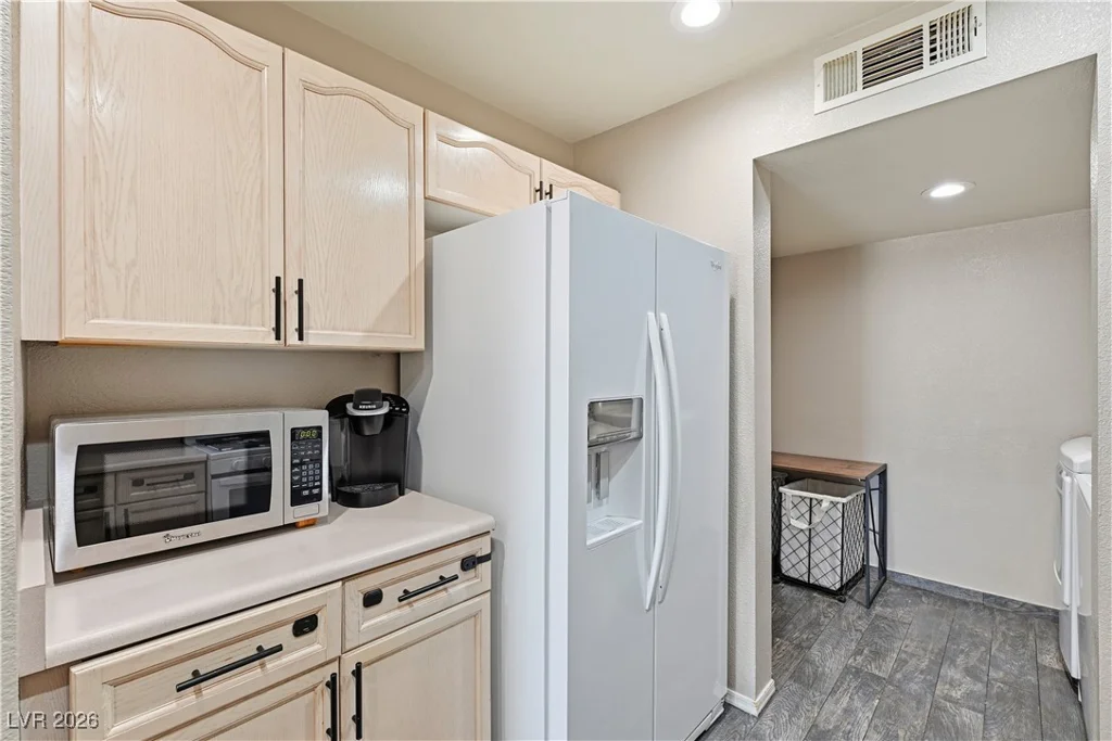 7600 Almeria, Las Vegas, NV 89128