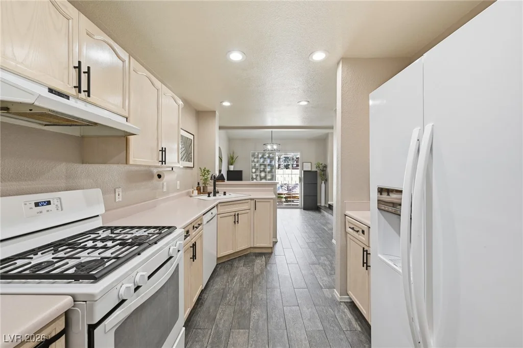 7600 Almeria, Las Vegas, NV 89128