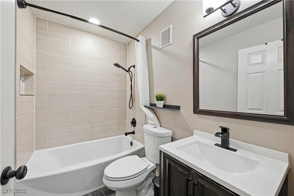 7600 Almeria, Las Vegas, NV 89128