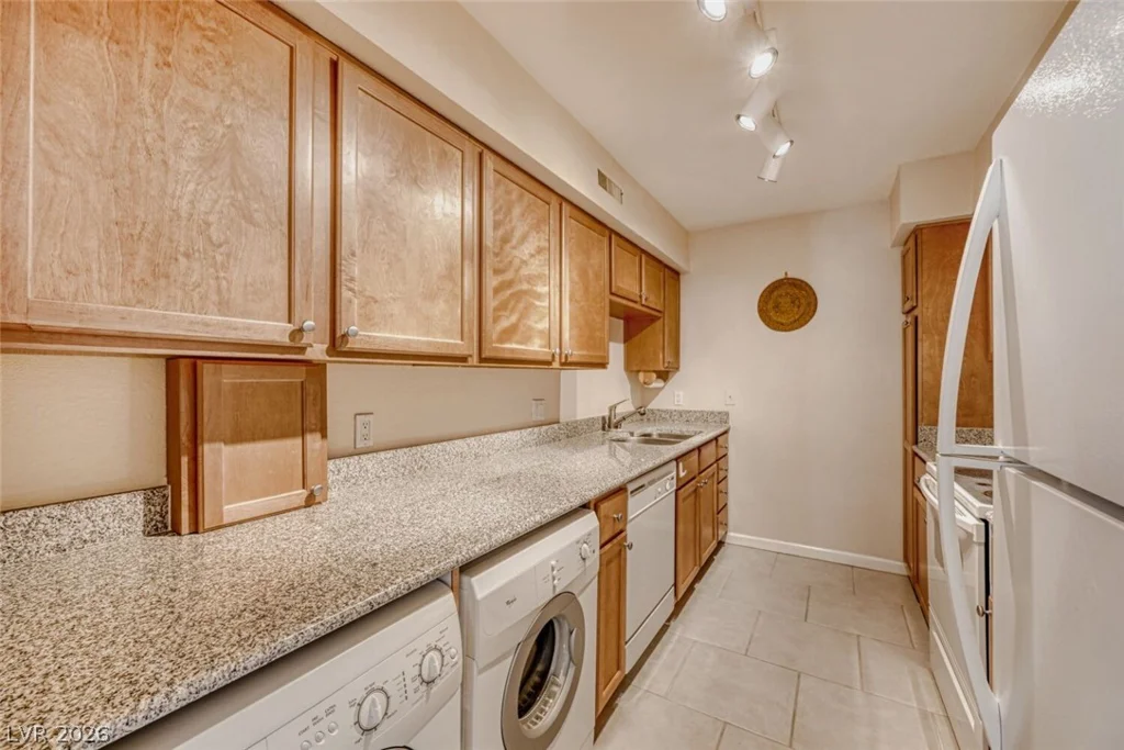 668 Oakmont, Las Vegas, NV 89109