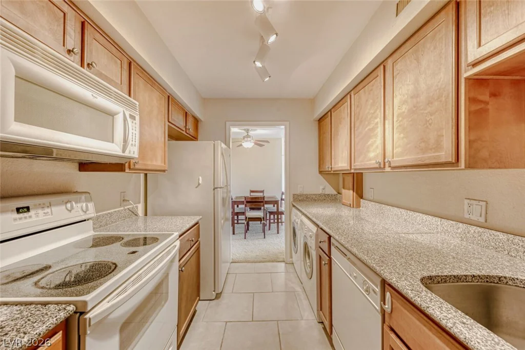 668 Oakmont, Las Vegas, NV 89109
