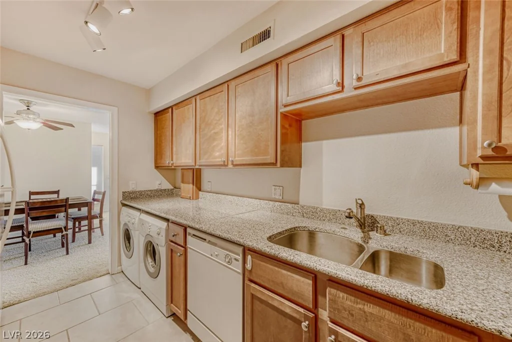 668 Oakmont, Las Vegas, NV 89109