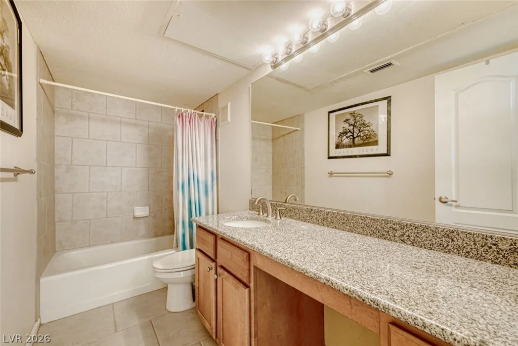 668 Oakmont, Las Vegas, NV 89109