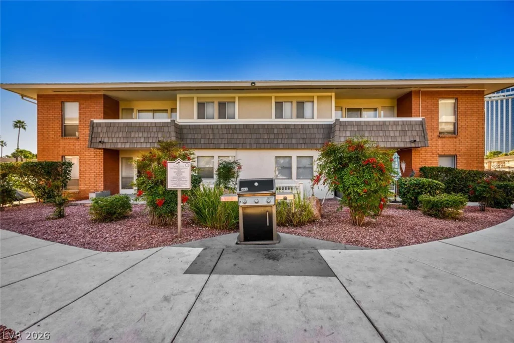 668 Oakmont, Las Vegas, NV 89109