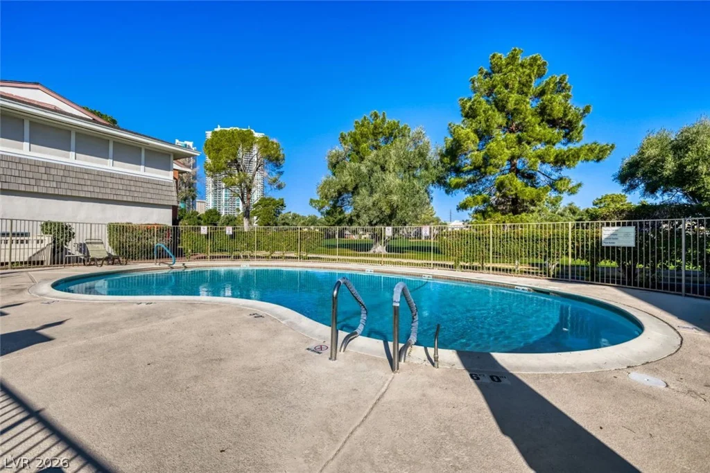 668 Oakmont, Las Vegas, NV 89109