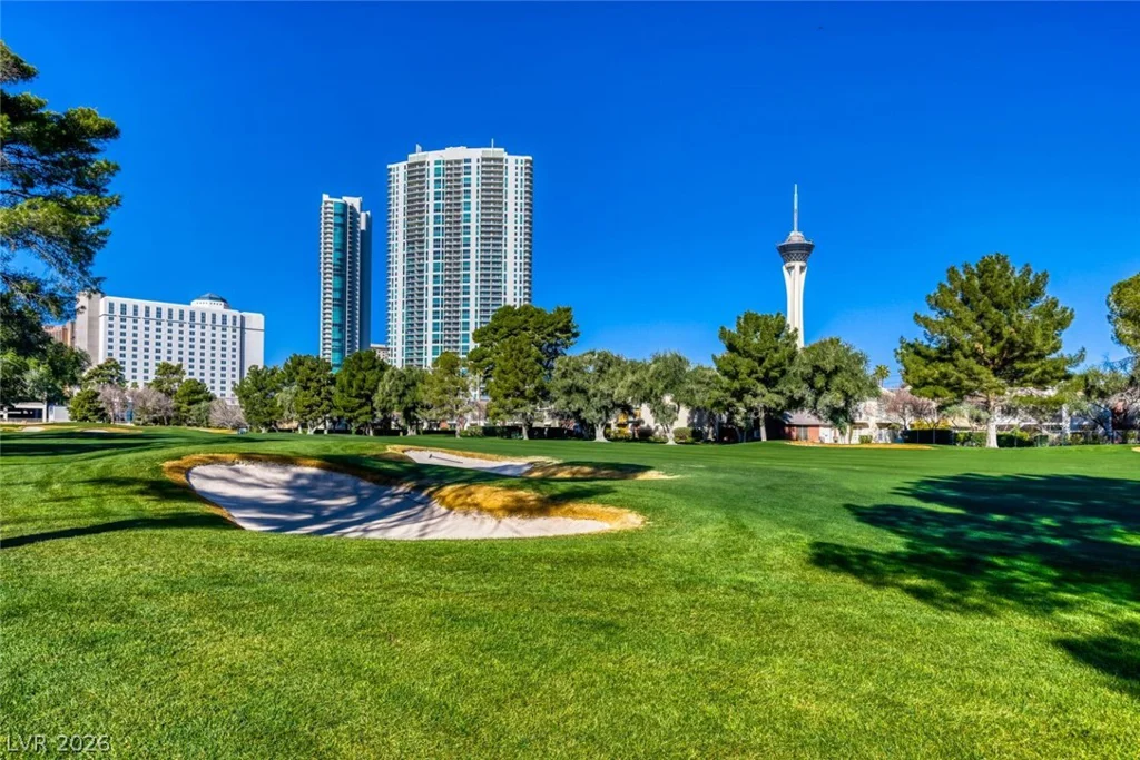 668 Oakmont, Las Vegas, NV 89109