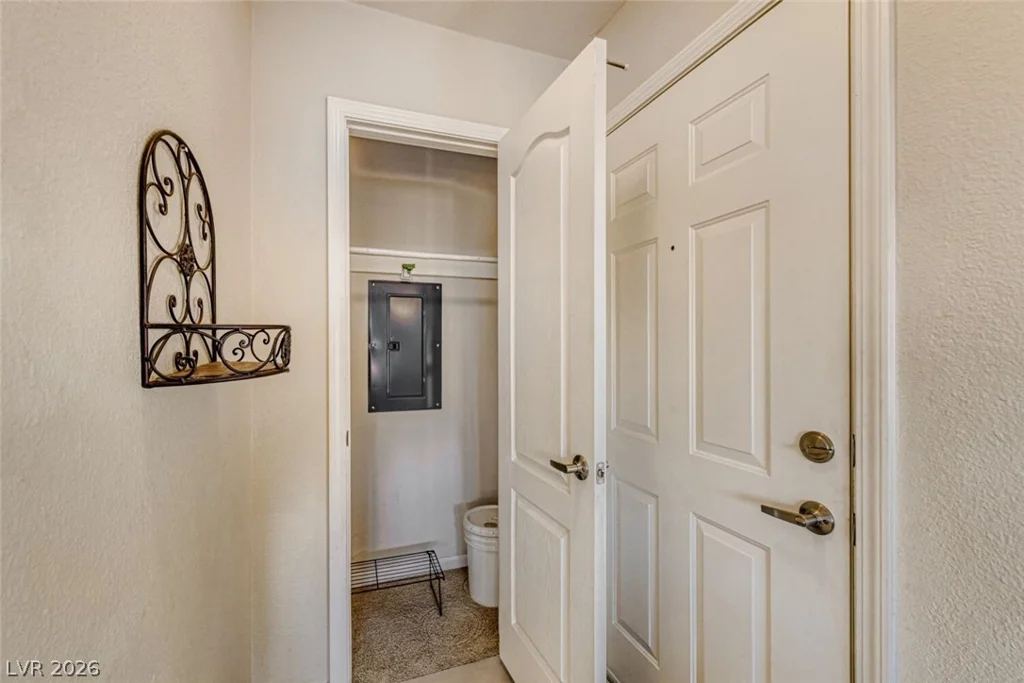 668 Oakmont, Las Vegas, NV 89109