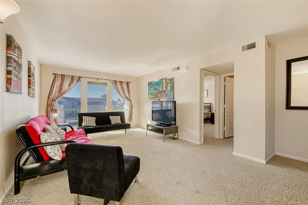 668 Oakmont, Las Vegas, NV 89109