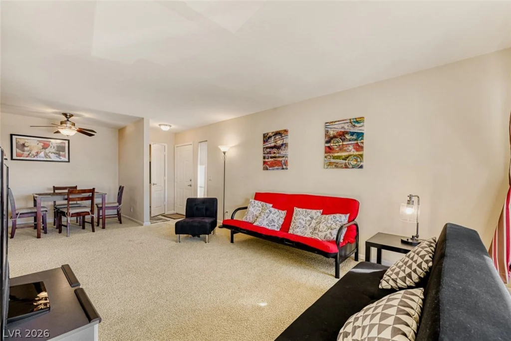 668 Oakmont, Las Vegas, NV 89109