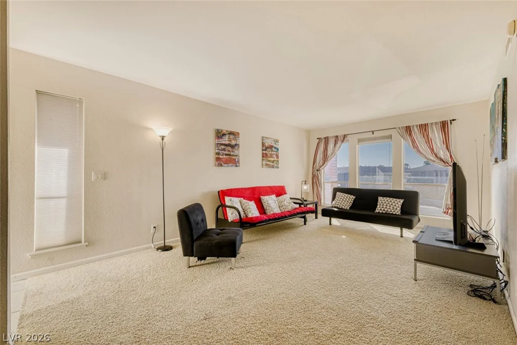 668 Oakmont, Las Vegas, NV 89109