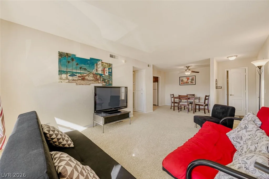668 Oakmont, Las Vegas, NV 89109
