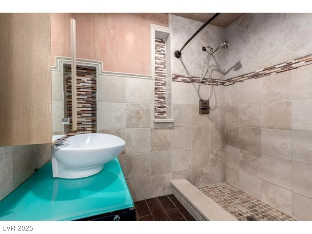 3374 China, Las Vegas, NV 89121