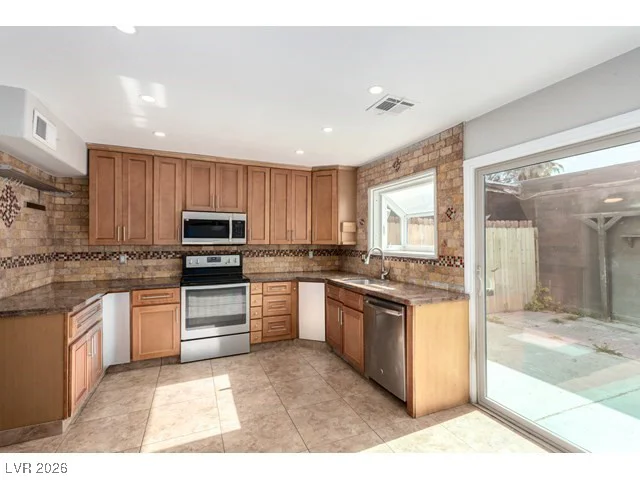 3374 China, Las Vegas, NV 89121