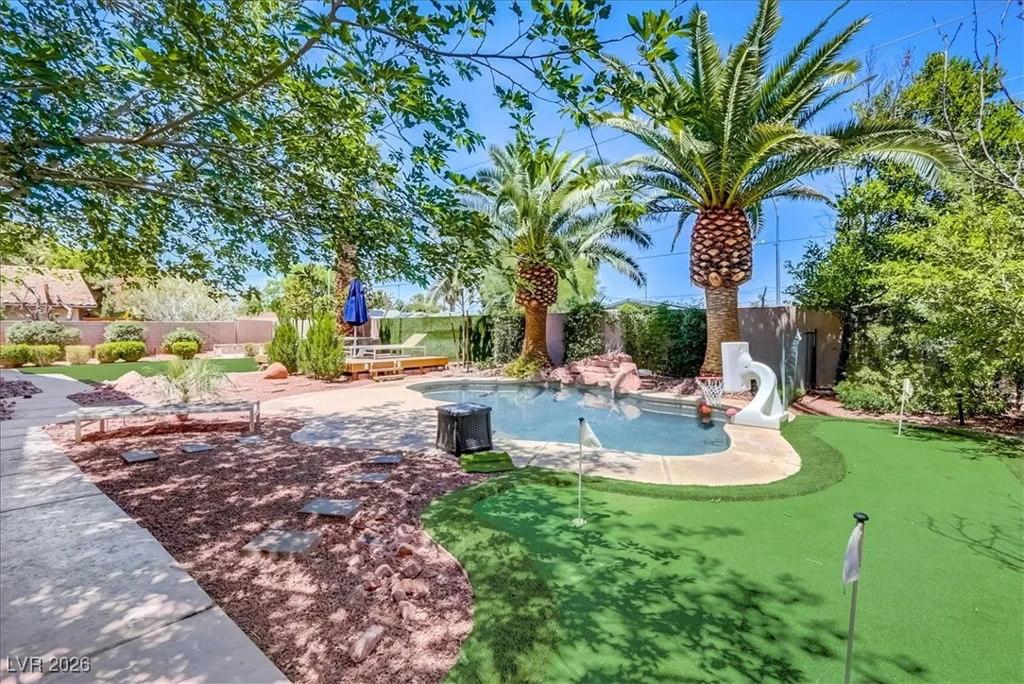 2500 Wimbledon, Las Vegas, NV 89107
