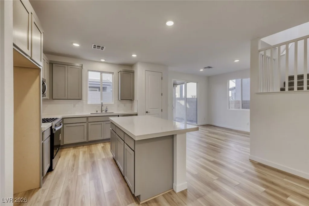 8496 Agate, Las Vegas, NV 89113