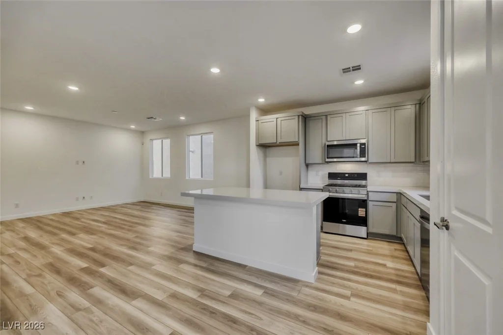 8496 Agate, Las Vegas, NV 89113