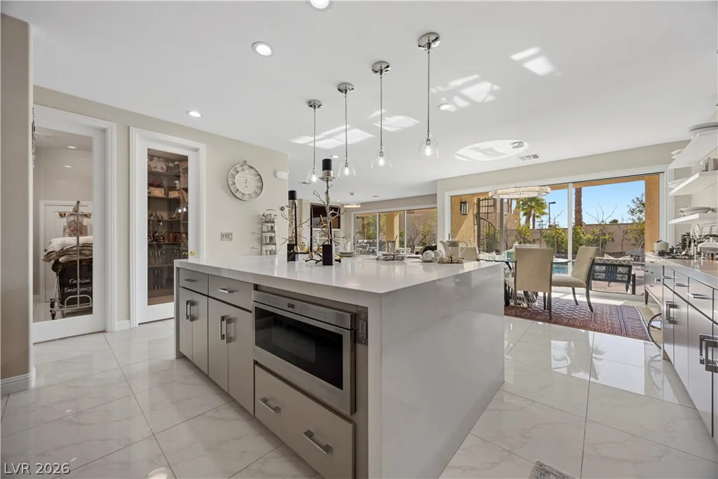 10721 Capesthorne, Las Vegas, NV 89135