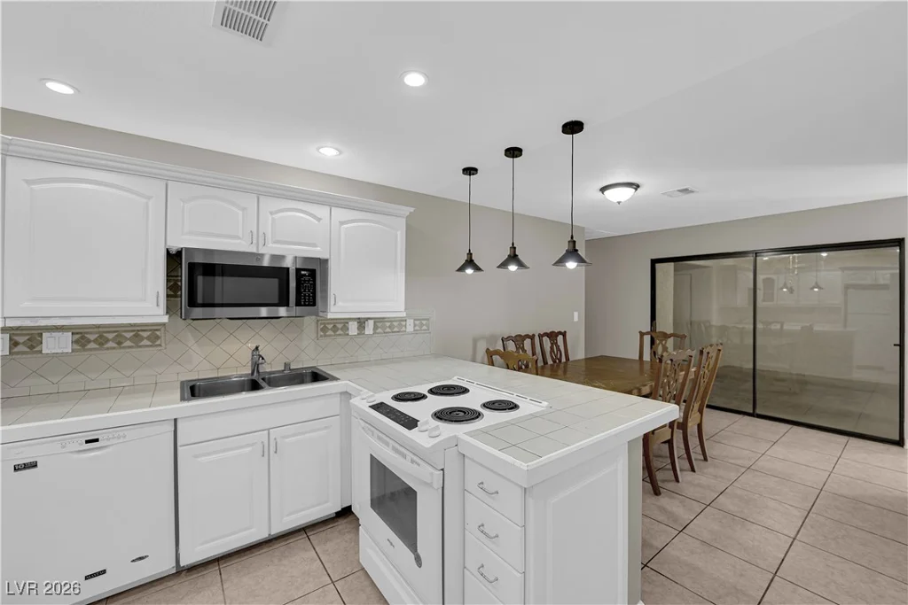 6500 Brushwood, Las Vegas, NV 89107