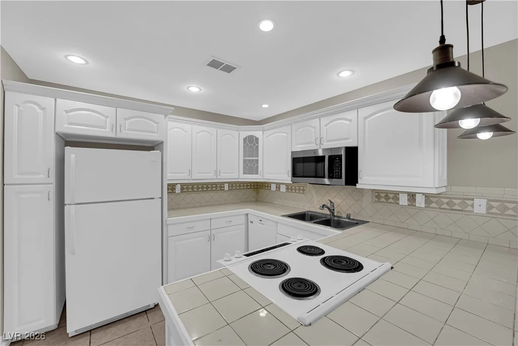 6500 Brushwood, Las Vegas, NV 89107