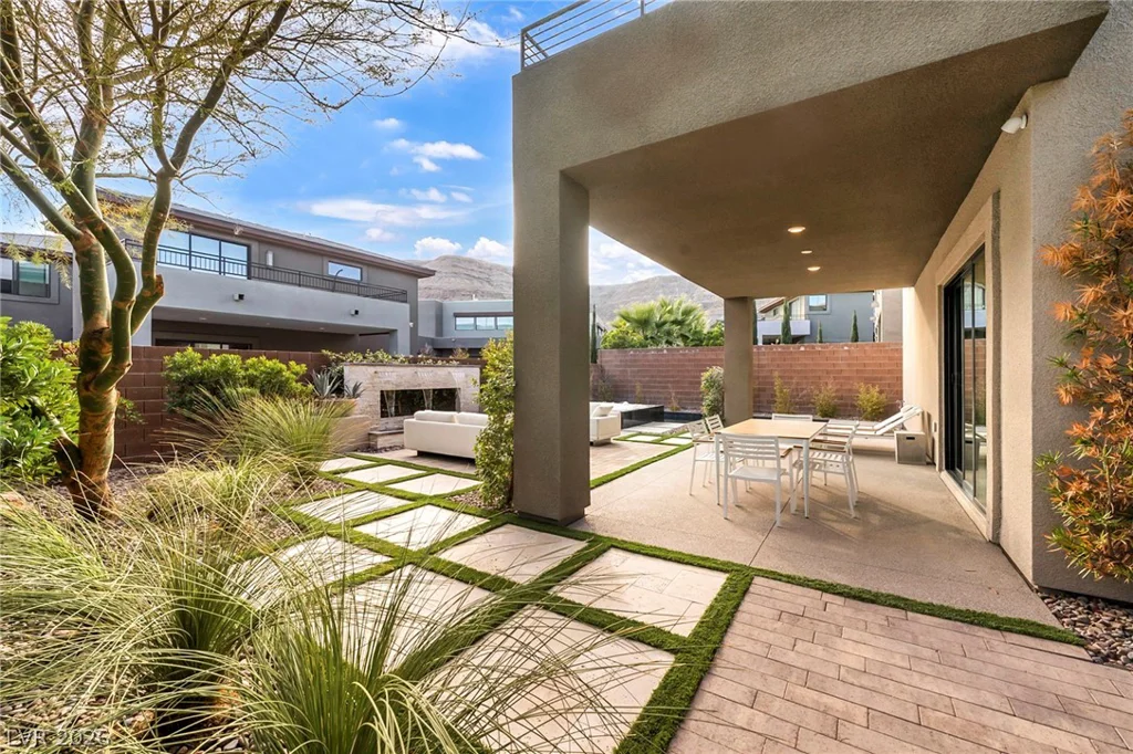 10263 Jade Gardens, Las Vegas, NV 89135