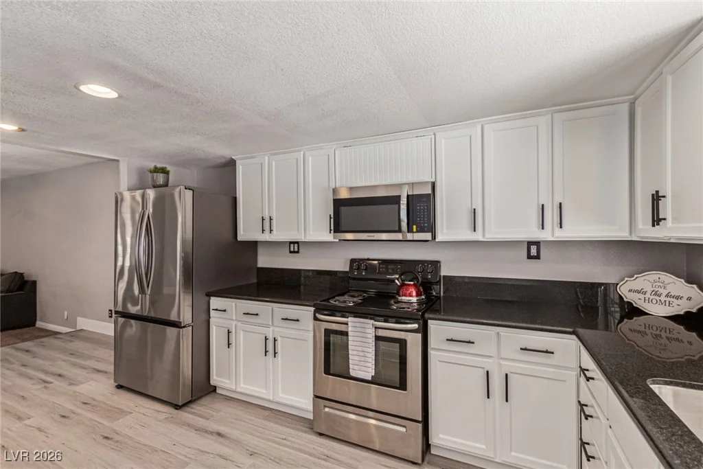 5905 Paseo Montana, Las Vegas, NV 89108