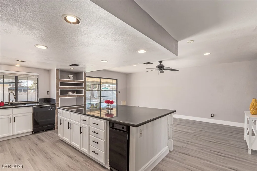 5905 Paseo Montana, Las Vegas, NV 89108