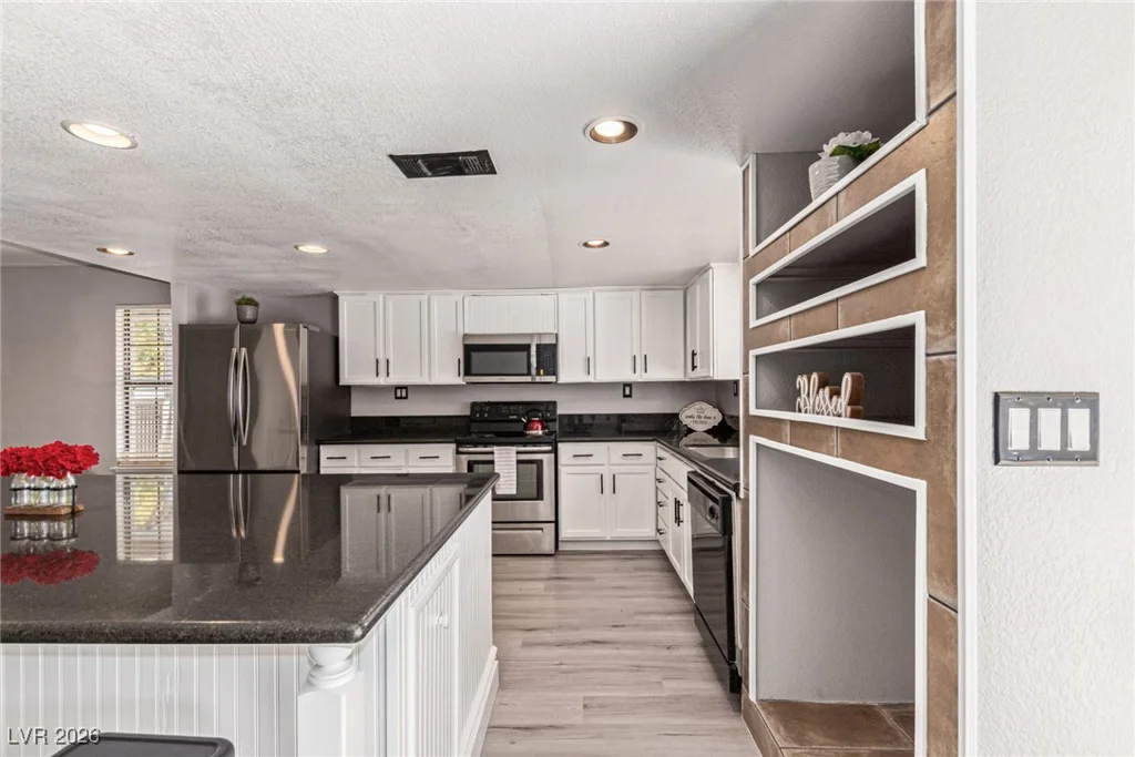 5905 Paseo Montana, Las Vegas, NV 89108