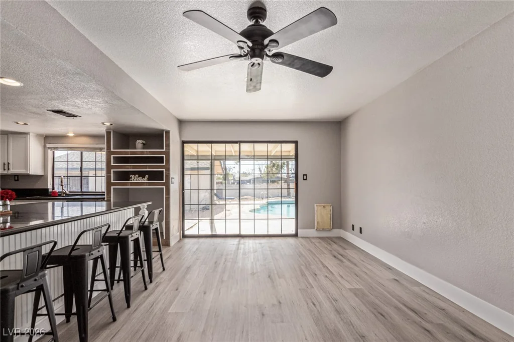 5905 Paseo Montana, Las Vegas, NV 89108