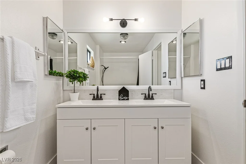 5905 Paseo Montana, Las Vegas, NV 89108