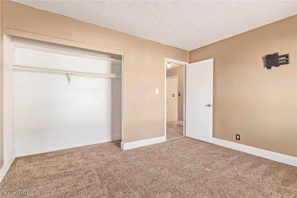 5905 Paseo Montana, Las Vegas, NV 89108
