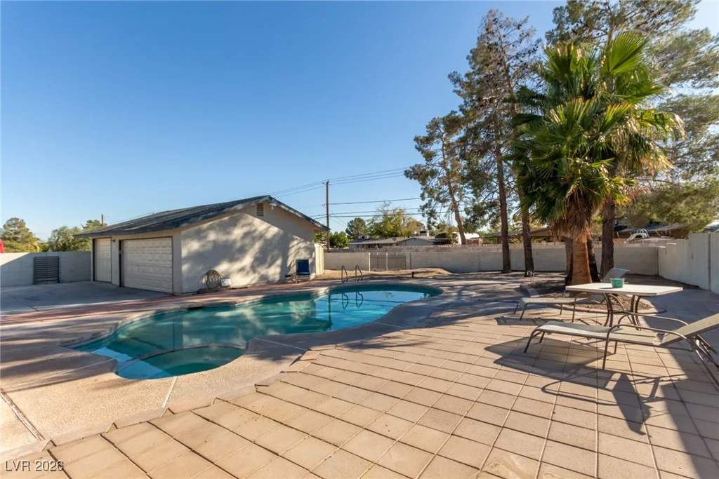5905 Paseo Montana, Las Vegas, NV 89108