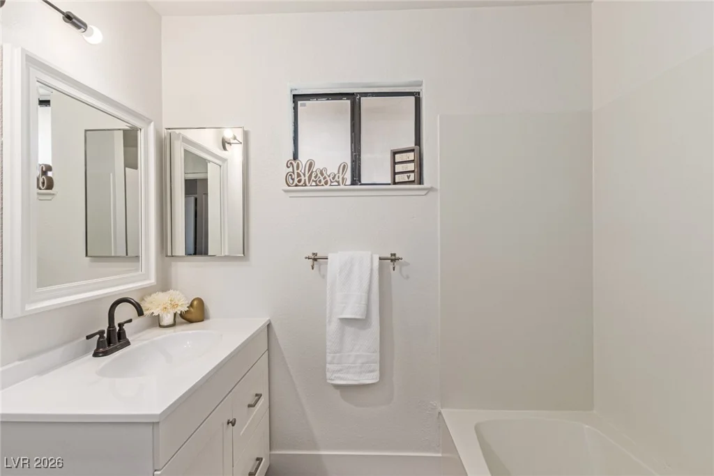 5905 Paseo Montana, Las Vegas, NV 89108
