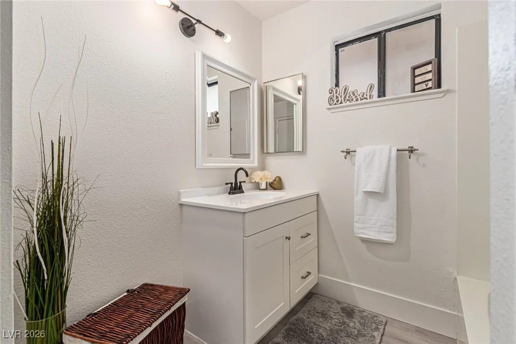 5905 Paseo Montana, Las Vegas, NV 89108