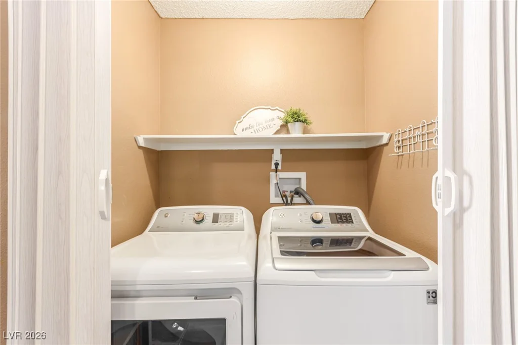 5905 Paseo Montana, Las Vegas, NV 89108