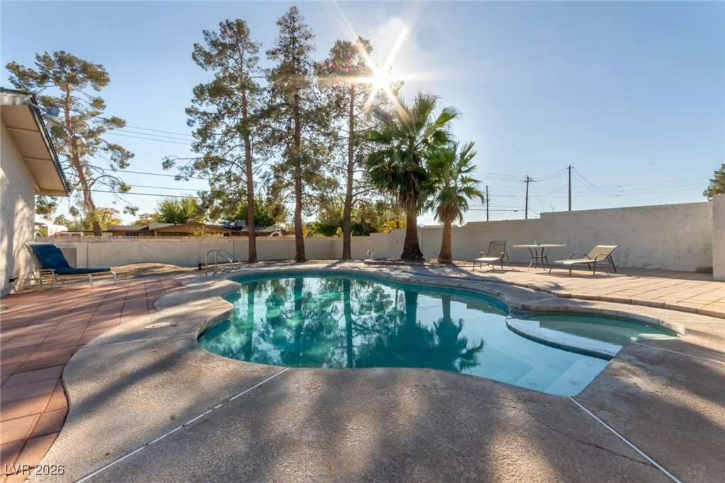 5905 Paseo Montana, Las Vegas, NV 89108