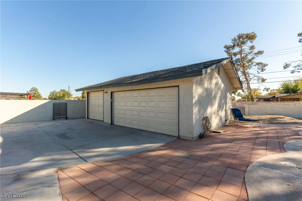5905 Paseo Montana, Las Vegas, NV 89108