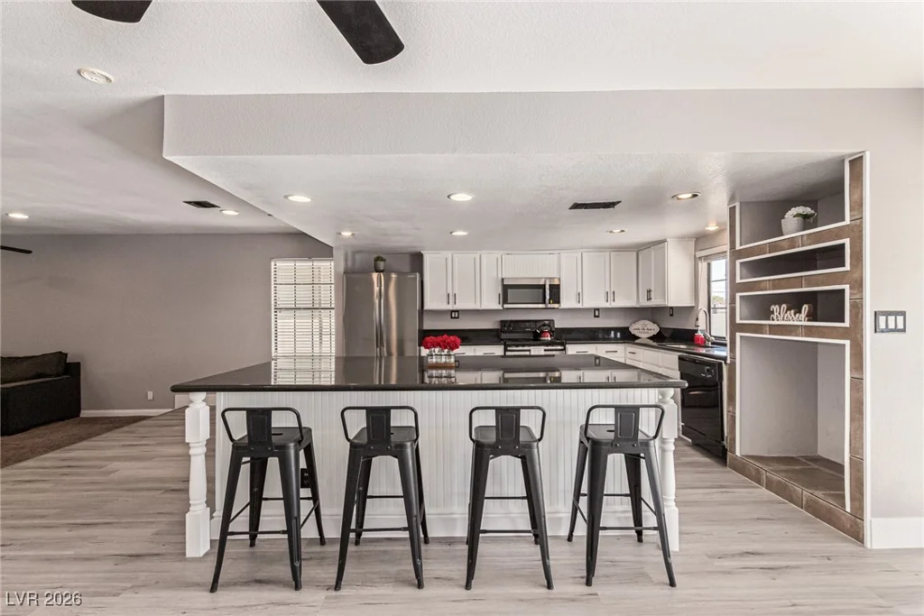 5905 Paseo Montana, Las Vegas, NV 89108
