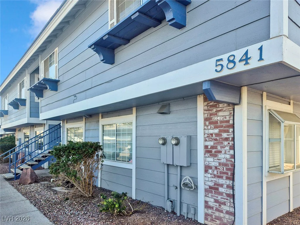 5841 Medallion, Las Vegas, NV 89122