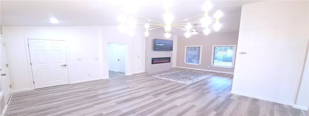 10033 Woodhouse, Las Vegas, NV 89134